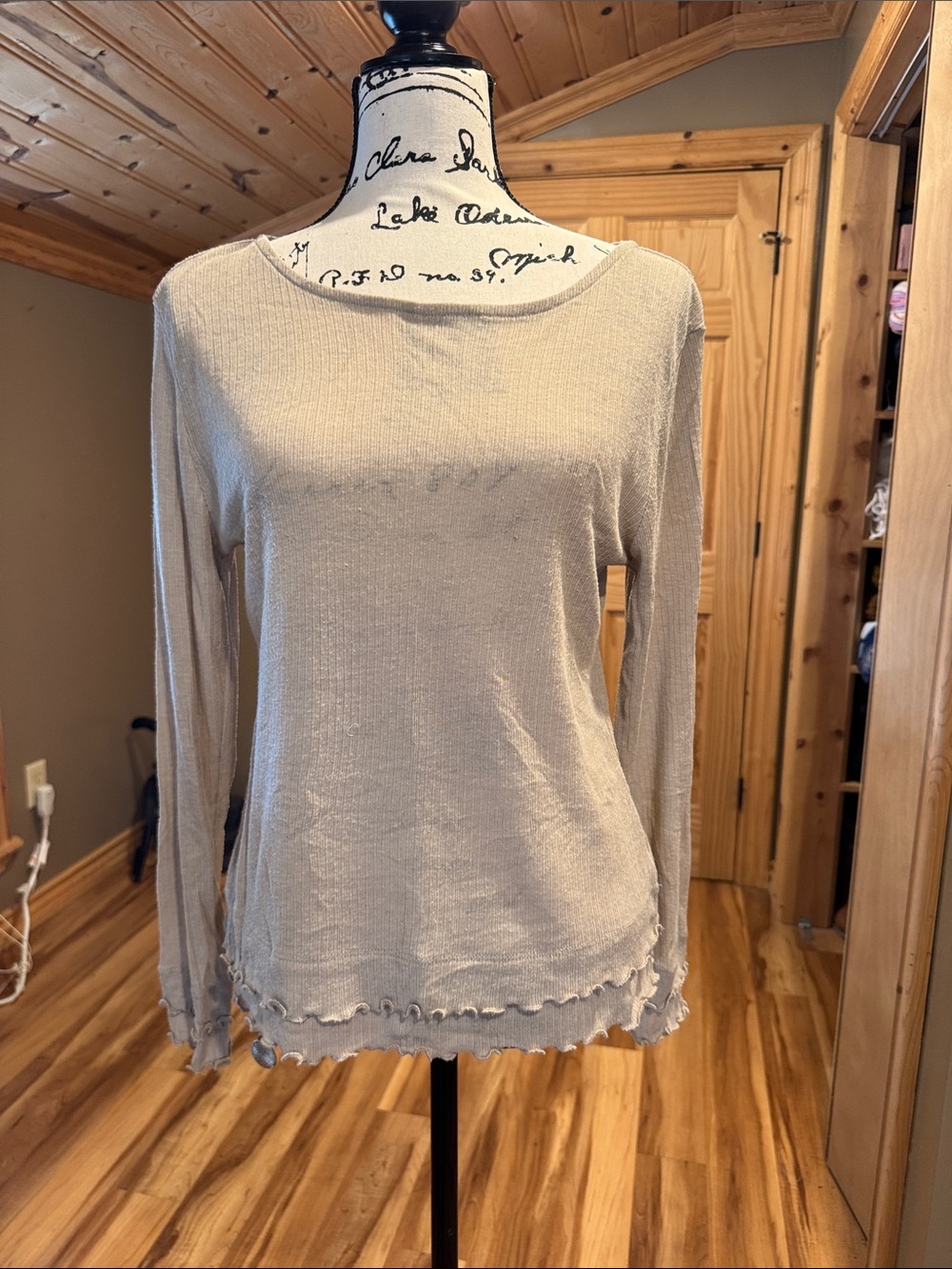 a.n.a Light Cream Long Sleeve Ribbed Top with Lettuce Hem